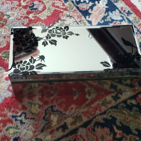 Jewelry Mirror Case - Picture 3 of 9